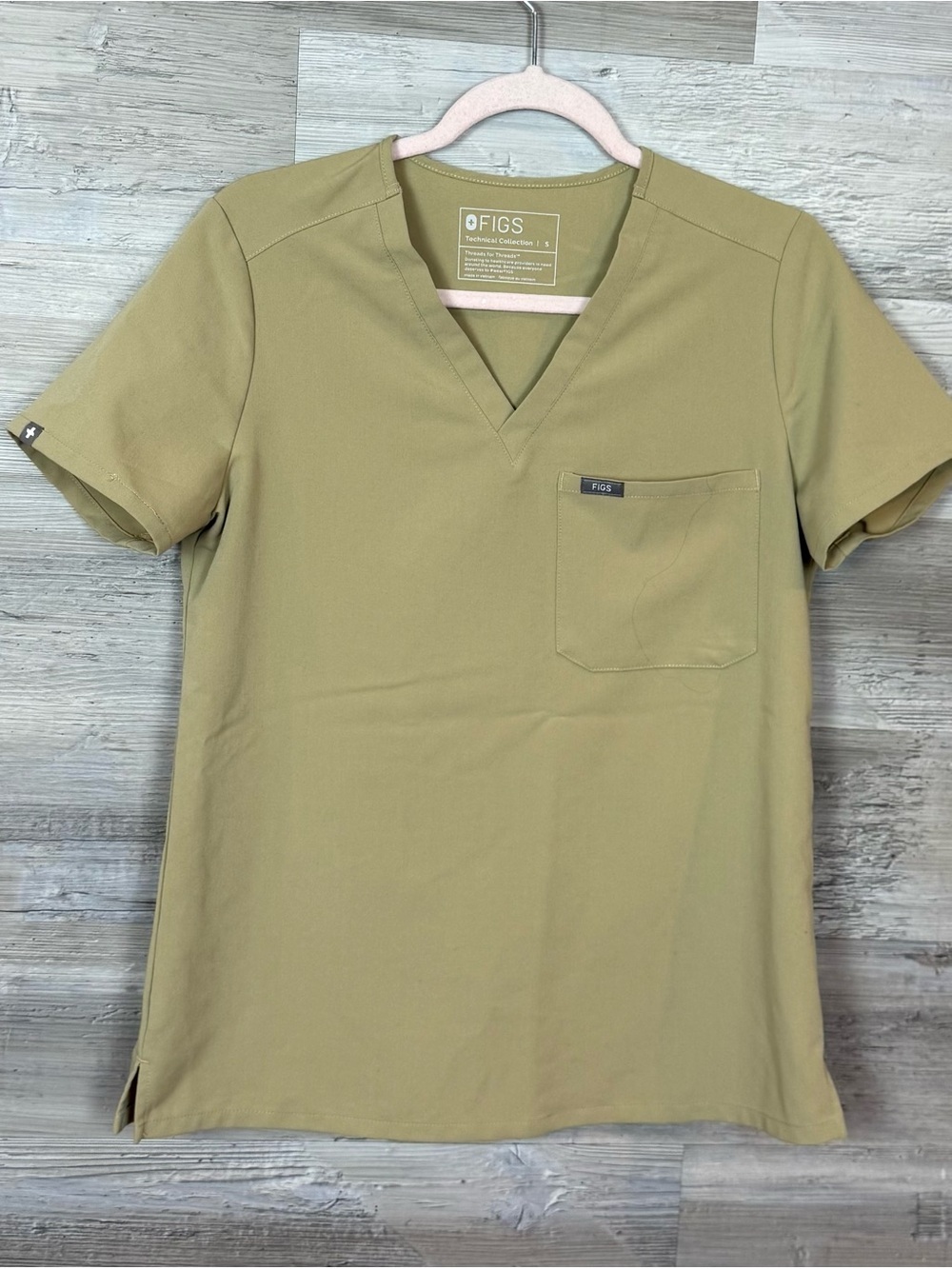 FIGS Technical Collection Catarina One Pocket Scrub Top Green S